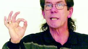 Historikern Kalle Bäck pratade snabbt och mycket om vad som är typiskt svenskt. Han lockade fram många skratt hos Brukspensionärerna i Finspång.
FOTO:TITTI OLOVSSON
