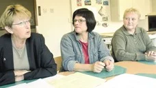   Det här skapar en oerhörd osäkerhet, rädsla och ilska , säger Kerstin Lidberg, ordförande i HSO som tillsammans med Gertud Fredriksson, ordförande i FUB, och Susanne Nylander, ordförande i RBU, protesterar mot förslaget att höja färdtjänsttaxan.
FOTO: NICLAS SANDBERG