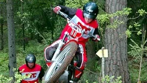 Joakim Bergling i Finspong Trial Club bemästrade hemmabanorna på ett övertygande sätt i helgens deltävling i Östtrial som avgjordes i Finspång. Joakim tog hem segern i 50/80 cc.
FOTO: CHRISTINE LINDSTRÖM
