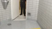 Polisen har idag sex så kallade fylleceller men efter årskiftet kommer det bara att finnas tre kvar. "Vi får placera flera i samma fyllecell eller så får någon gå härifrån innan den tillnyktrat", berättar Lars Bergh. 
FOTO: JANNE FORSBY
