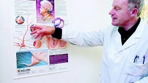"Neutronerna i hjärnan kan liknas vid ett vissnande träd vid alzheimers sjukdom", berättar Richard Wottrich, geriatriker på minnesmottagningen.
FOTO: JANNE FORSBY