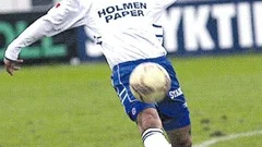 På väg till IFK. Dago Funes från Nyköpings BIS tackar av allt att döma ja till det tvåårskontrakt han ebjuds av IFK Norrköping. 
FOTO: JANNE FORSBY