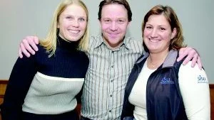 Trio. Hockey- och TV-profilen Charles Berglund gästade Norrköping och Otten i går kväll för att snacka ledarskap. Här tillsammans med Norrköpings golfstjärna Isabelle Rosberg, t v, och Cathrine Reimander från arrangören Sisu.Foto: ROBERT SVENSSON