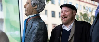 Tage Danielsson-priset till Henrik Dorsin – som tackar Tage för hela sin karriär och hyllar ostbutiken i Linköping
