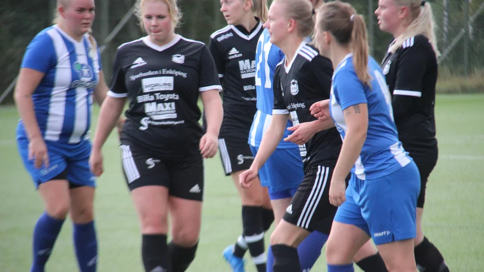 Fanna säkrade kontraktet och Emma Karlsson (mitten) gjorde två mål. 