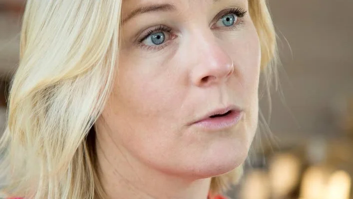 FÖRELÄSER. Linnea Henriksson föreläser om choklad och under allhelgonahelgen ställer hon ut vid Nolias höstmässa i Piteå.