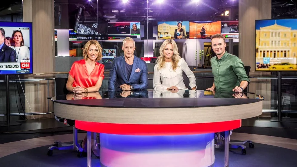 Nya studion. Efter en kvarts sändning var en del beredda att döma ut Morgonstudion i SVT och efterlysa det gamla programmet. I studion: Karin Magnusson, André Pops, Carolina Neurath och Pelle Nilsson.