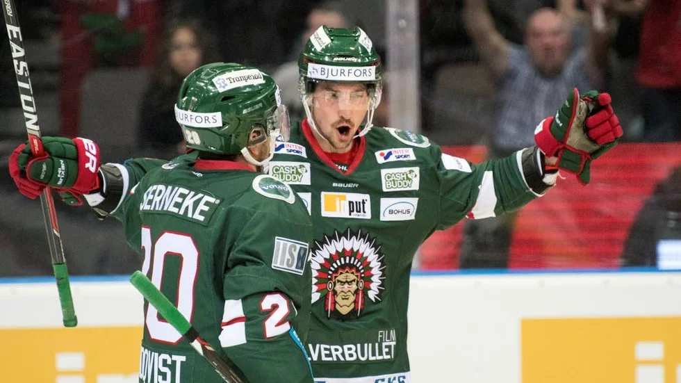 GÖTEBORG 20171007
Frölundas Adam Almquist jublar efter sitt 1-0 mål under lördagens ishockeymatch i SHL mellan Frölunda HC och Luleå HF i Scandinavium.
Foto: Björn Larsson Rosvall / TT / kod 9200