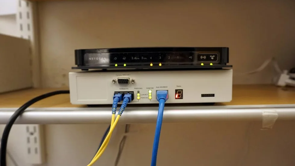 Sålt nätet. Arjeplogs kommun har egentligen sålt det befintliga fibernätet till Telia, det kontraktet undertecknades i oktober. I slutet på januari är dock det fortfarande kommunen som ansvarar för driften.