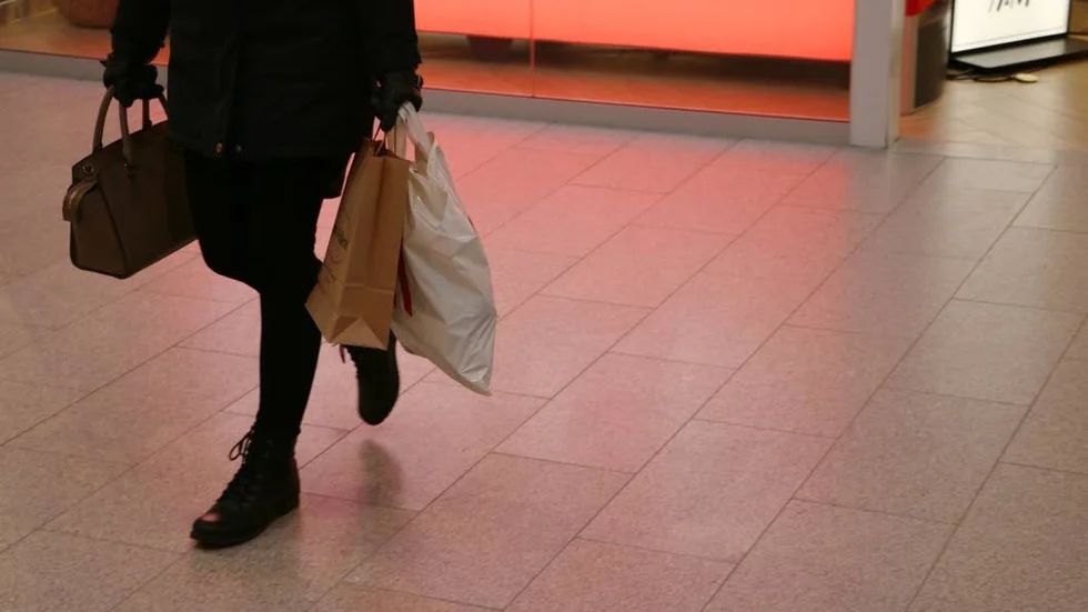 Minskar. Både butikerna och Svensk handel har uppmärksammat att plastpåsarna minskar.