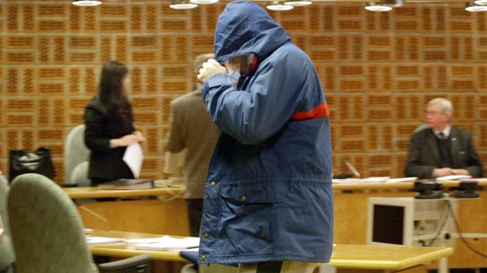 Den man som dömdes för mord av en kvinna i Piteå 2004 försätts under lördagen på fri fot. 