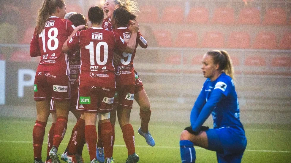 MÅL! Jubel i Piteå IF efter Madelen Janogys 1-0-mål.