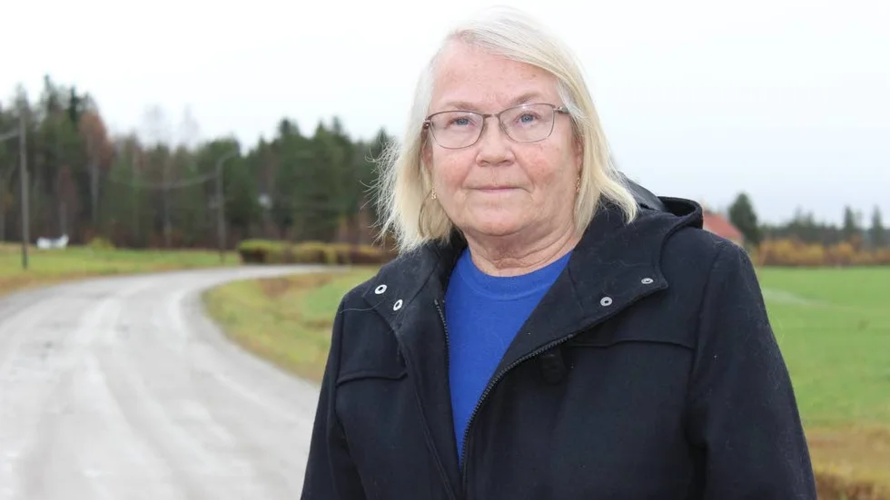 TRAFIKANT. "Alla undviker den här vägen nu", säger Gun Alatalo som bor längs en regnskadad grusväg i Brännfors.