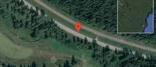 Lastbil välte på väg 651 – orsakade stopp på vägen