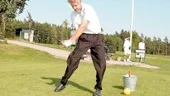 Marcus Eriksson, mest bekand som bowlingtalang med landslagsmeriter, kan klippa till en golfboll också. Han ingick i Söderköpings lag i prestigemötet på Klinga i går. Men hemmalaget NHK vann trekampen.
FOTO: NICLAS SANDBERG