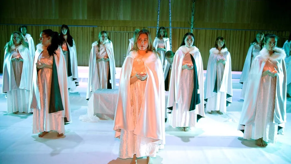 Helgens konserter har föregåtts av intensiva repetitioner, här för första gången i de nya scenkläderna på scenen som också fått arktisk skrud.
