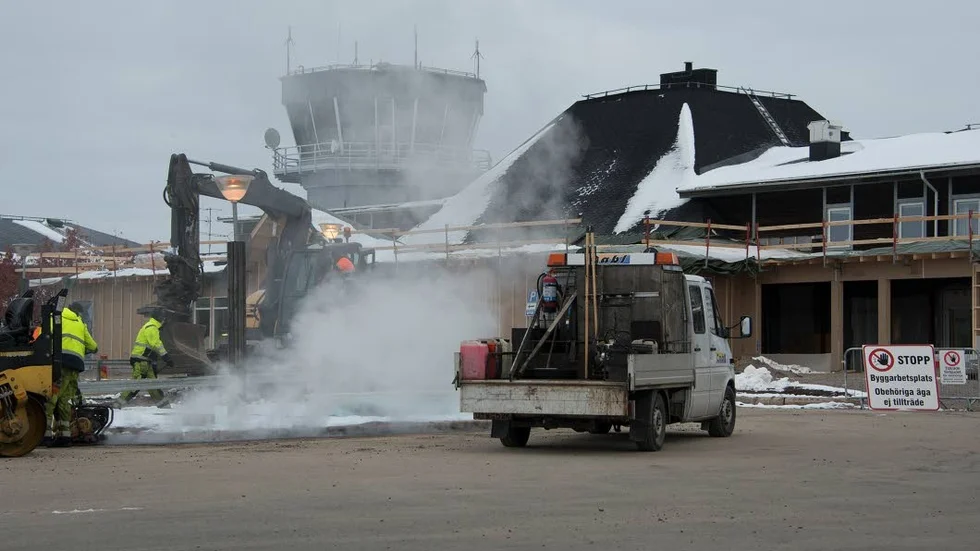 Arvidsjaurs flygplats växer. De pågående byggarbetena medför dock att det kommunala flygplatsbolaget behöver stärka sin likviditet och kommunstyrelsen föreslår därför att fullmäktige ska låna ut 2,5 miljoner kronor i ett ränte- och amorteringsfritt lån.