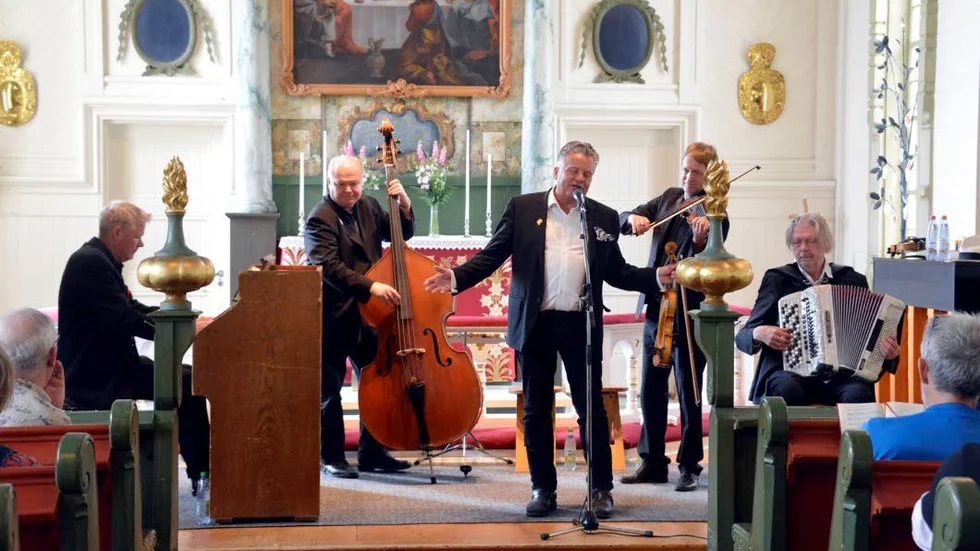 Markus Falck, Göran Eriksson, Svante Lindqvist, Mats Olausson och Ulf Birger Jonsson i JP Nyströms orkester fick ett enormt gensvar från publiken vid lördagseftermiddagens konsert i Arjeplogs kyrka.