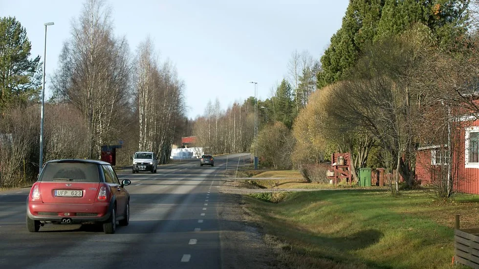 Åtta av tio förare kör för fort på Älvsbyvägen förbi korsningen till Böle - där Trafikverket överväger att placera fartkameror under nästa år.