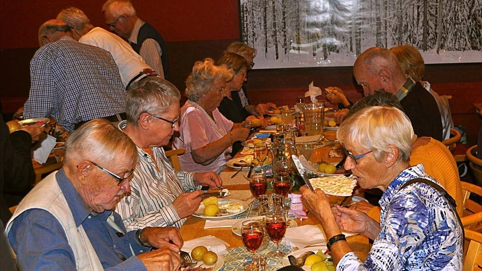 Mmmm, va´gott... Maten tystade verkligen munnen när SKPF/SPRF i Arvidsjaur åt surströmming.