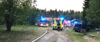 Kvinna avliden efter villabrand