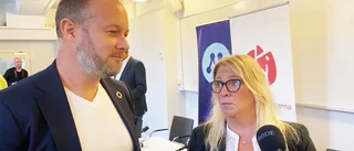 TV: S och M höll presskonferens om samarbetet • ”Inte problematiskt” • Se sändningen i efterhand