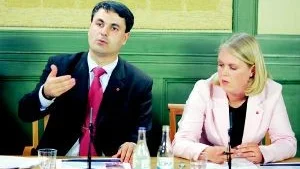 Skolminister Ibrahim Baylan och ungdomsminister Lena Hallengren presenterade i fredags det nya förslaget till skollag.
Foto: Scanpix