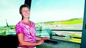 "Det känns skönt att vi nu vet att Norrköpings kommun tar över flygplatsen och att vi slipper leva i ovisshet längre", säger Mari Torstensson, chef på Norrköpings flygplats som nu får lokalt ägande via Norrköpings kommun. 
Foto: Niclas Sandberg (011-200 464)
niclas. sandberg@folkbladet.se