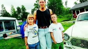 Familjen Schlatter från Schweiz tältar sig runt i Sverige under tre veckors tid. Det gör de varje sommar. Petra, Roland och Nils tycker om den svenska naturen.
Foto: Carolina Häggkvist