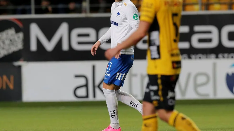 Christoffer Nyman hade flera gyllene lägen att bli målskytt i den första halvleken. Utan att hitta rätt.  Totte hann även med att missa en straff.