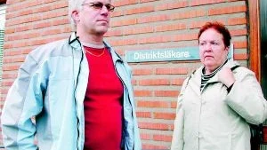 Foto: MARGARETA LJUNGBLAD Ulf Jonsson, ordförande i Metall avd 185, och Gull-Maj Granberg, ordförande i Gunnebo PRO, strider för läkarmottagningens fortlevnad i Gunnebo.
