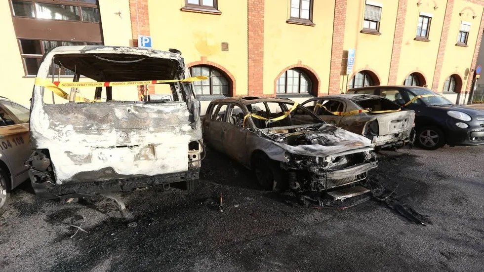 Fler bilbränder.  Polisen har ingen misstänkt för någon av bränderna.