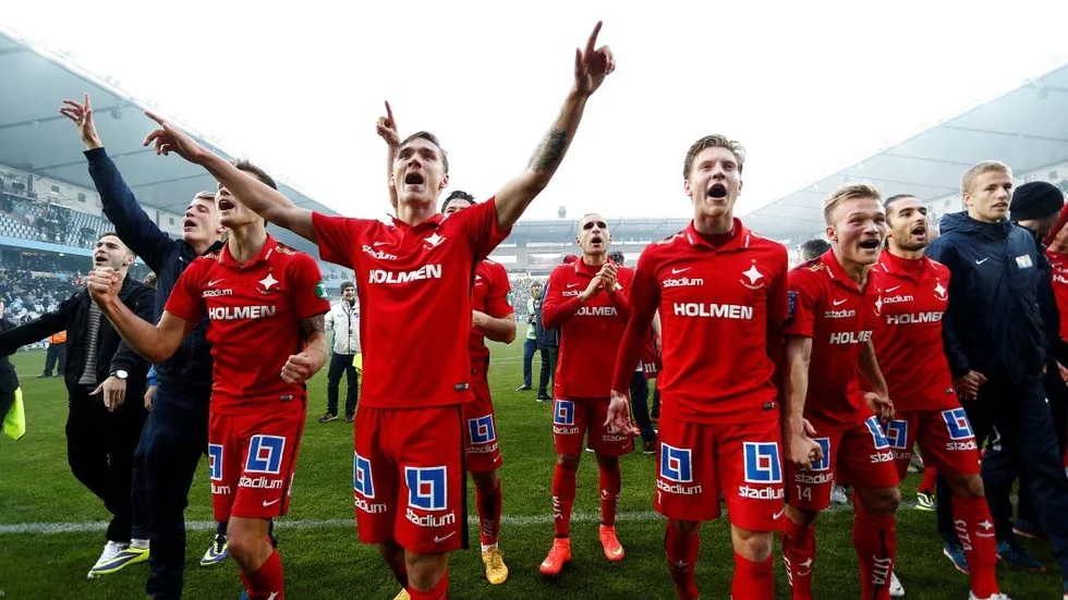 REPRIS PÅ GÅNG. Nicklas Bärkroth (trea från höger) byttes in under andra halvleken mot MFF i lördags. På onsdag spelar han från start med U21-laget i SM-finalen mot Djurgården.