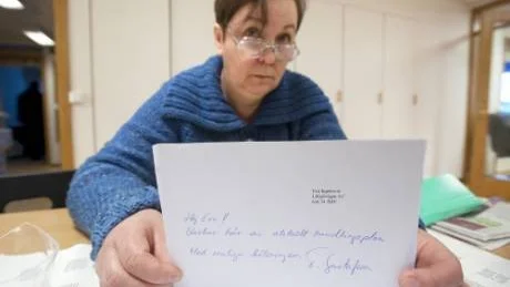 Eva Ingelsson känner sig bortglömd av arbetsförmedlingen. Hon har inte blivit kallad till uppföljningssamtal sedan hon hamnade i fas 3.