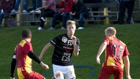 Hampus Lönn hade Smedbys bästa läge men hittade inte rätt. Foto: Jan Forsby