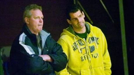 Kelly Grant och Paul Burke blir trots allt coacher för Dolphins två elitlag nästa säsong. Kelly har visserligen anbud från både Europa och Asien, men ser i dagsläget ut att ha svårt att lämna Dolphins. Paul Burke har blivit erbjuden jobbet som damcoach och kommer troligen att säga ja.