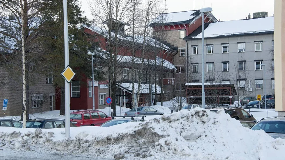 Ägarbyte? Arvidsjaurs kommun kan komma att köpa vårdcentralfastigheten, Länsmansgärdan 9, av landstinget. Kommunen hyr för närvarande lokaler för äldreboendet Länsmansgården i byggnaden.
