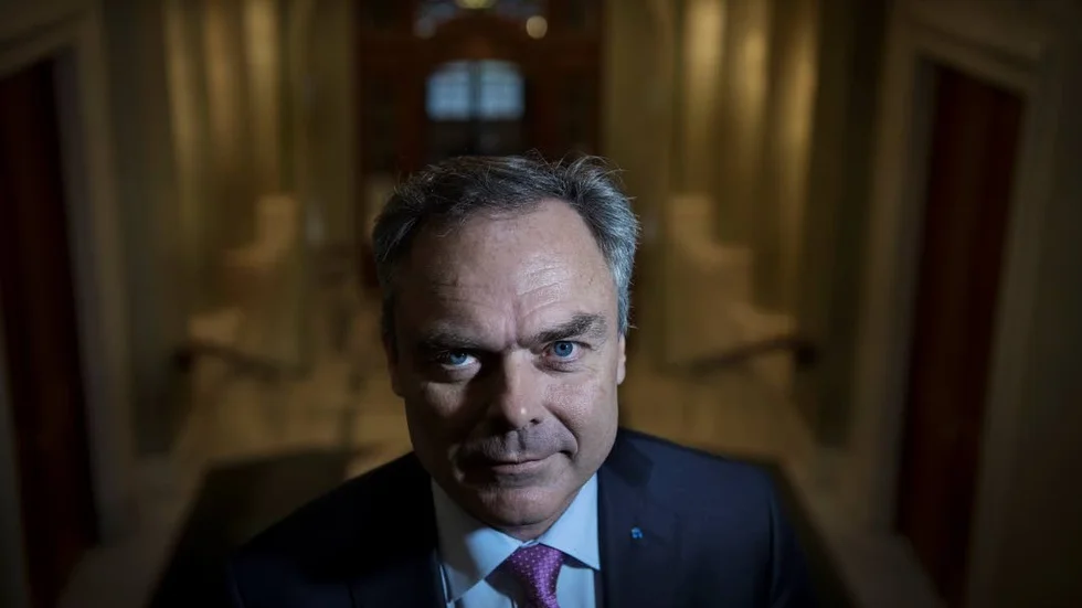 Folkpartiet och Jan Björklund verkar hänga på en skör tråd.