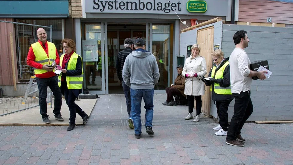 Politiker och tjänstemän i Piteå kommun agerar för att stoppa langning till tonåringar. Skolavslutningen är en av helgerna där den nationella kampanjen Tänk om syns än mer.