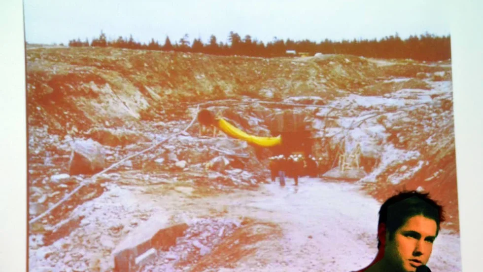 När Jonas Lundin från länsstyrelsen i Norrbotten presenterade områden som ligger i högsta riskklass (efter inventering av nedlagda verksamheter) visade han bild på provbrytningen i Pleutajokk.