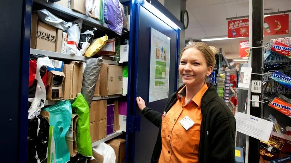 Evelina Lindén på Coop Hantverkaregatan säger att det blir mer och mer paket för varje jul som går.