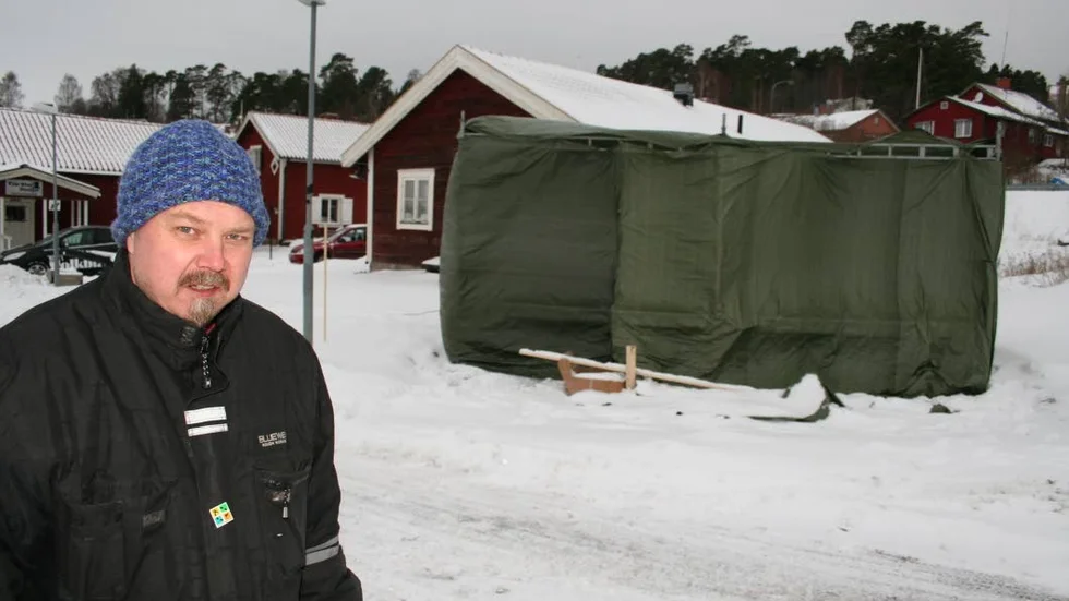 Till höger om Lars- Magnus Gustafson (bilden är från ett tidigare reportage) syns det som ska bli nya toaletter i Kolmården. Ulf Svensson är inte förtjust.