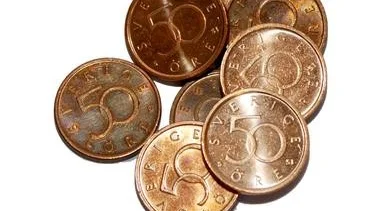50-öringen ska tas ur bruk och upphöra som betalningsmedel. Röda Korset står redo att samla in 50-öringarna åt riksbanken. Det är cirka 342 miljoner mynt som ska samlas in vilket motsvarar 1 265 ton koppar.
