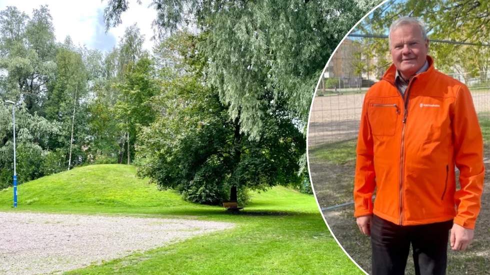 Håkan Stenström förklarar hur det blir med pulkabackarna i Sveaparken. 