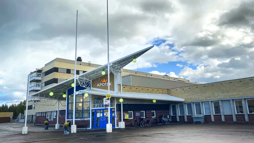 Patienten kom till Gällivare sjukhus med allvarlig blodbrist, njursvikt. Dagen därpå gjordes skiktröntgen som visade sprucken tarm. 