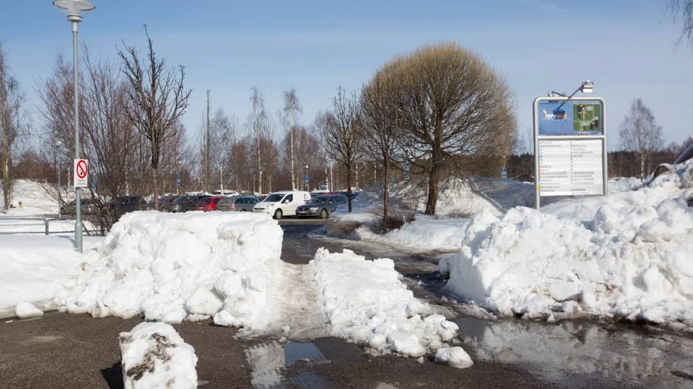 Många bilister har genat förbi parkeringarna utanför stadsbiblioteket, Nolia konferens och 2 kök . Nu kommer genvägen att stängas.