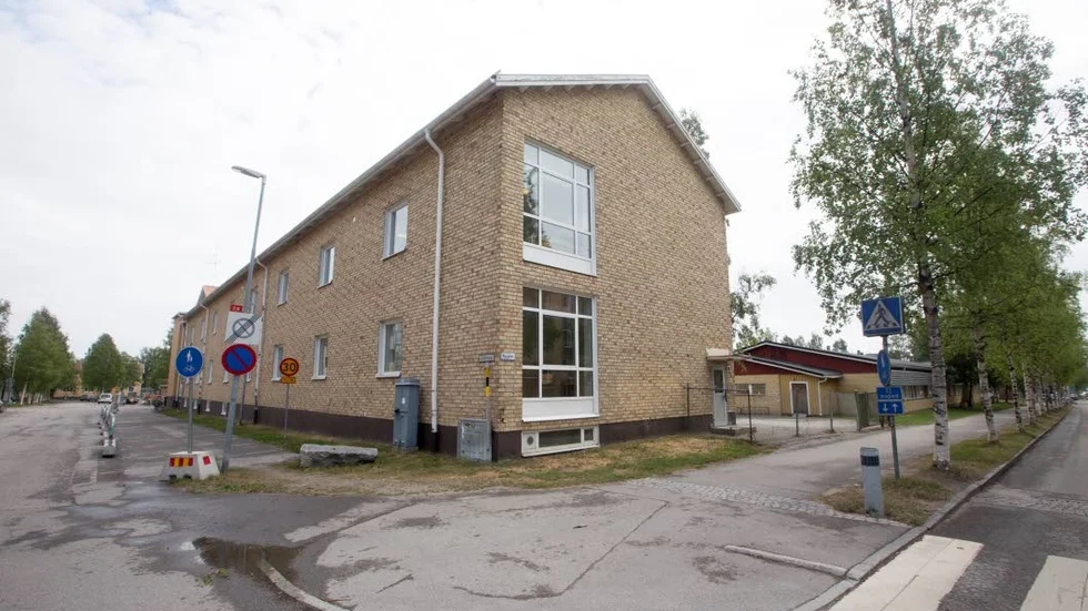 Rawi får inte bygga ett höghus när Norrmalmskolan rivs. Fastighetsbolaget får inte heller utöka tomtmarken längs med Lillbrogatan.