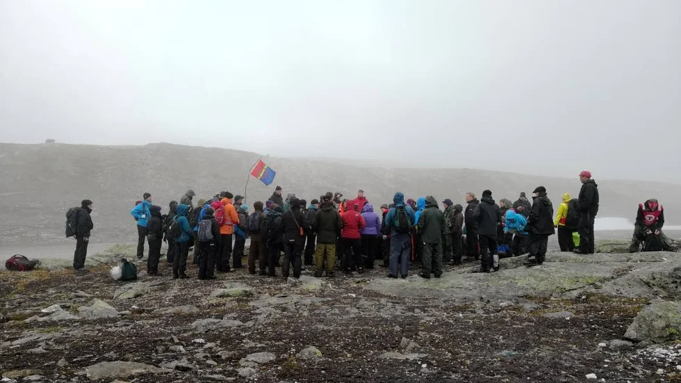 En delegation med representanter från bland annat samebyarna, Svenska samernas riksförbund, länsstyrelsen och dess norska motsvarighet, norska regeringen, gruvbolaget med flera finns på plats i Nasafjäll under tisdagen och onsdagen.