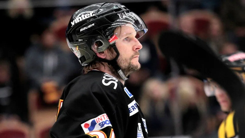 FAVORITLAG. När Mats Lavander står i Piteås bås i LF Arena under matchen mot Kalinge spelar hans tidigare SHL-klubbar, Luleå och Brynäs avgörande play in-match i Coop Arena. Piteå och Luleå åker ut som favoriter inför respektive match.