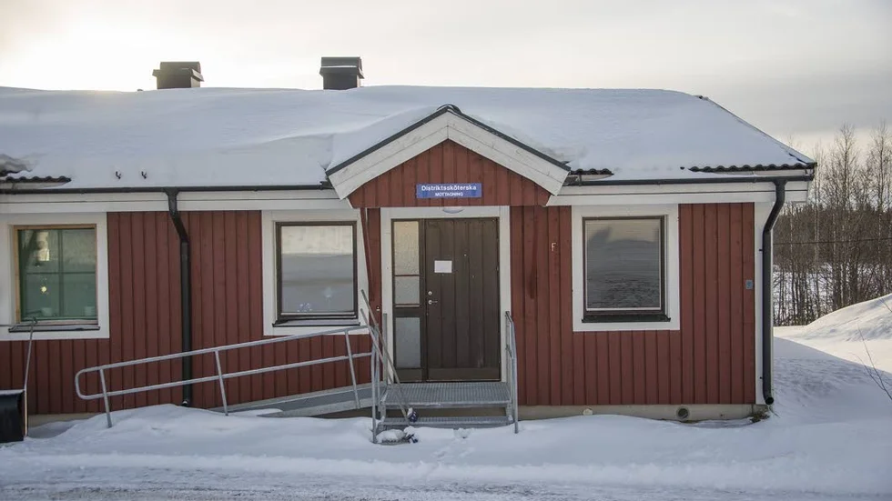 Fler byar ska få tillgång till distriktssköterska. Nu ska närsjukvården utreda vilka byar som kan komma i fråga. En by som kan bli aktuell är Glommersträsk. (Arkivbild)